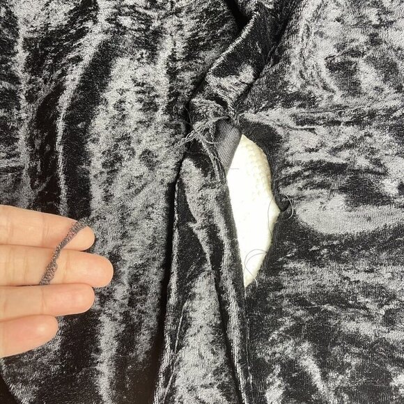 HALLOWEEN‎ BLACK VELVET - Vampire Costume Cape/Cloak - Good Quality Rubies - Picture 3 of 3